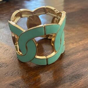 Vintage mint/teal colored stretch bracelet